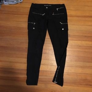 Michael Kors Black skinny pants w/ zippers. Size:2